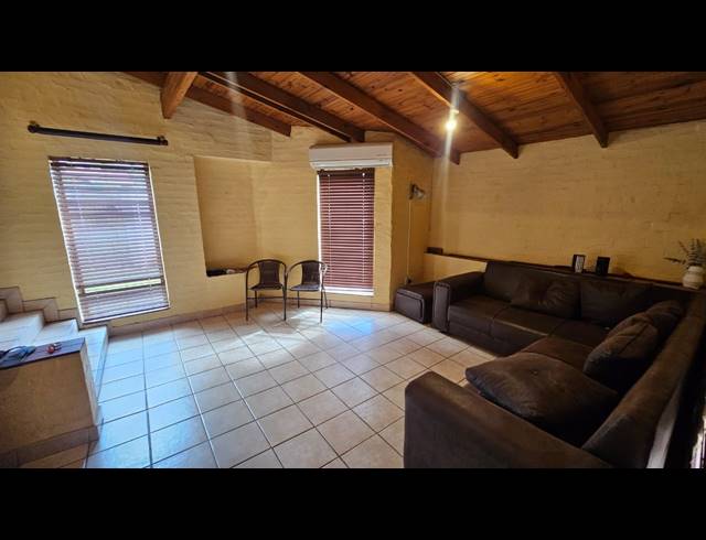 5 BEDROOM HOUSE FOR SALE IN FAIRVIEW